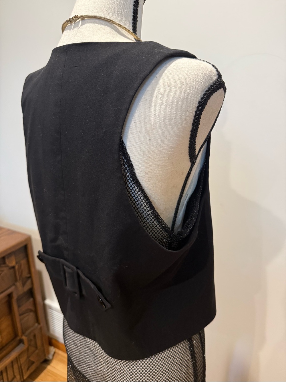 Victor -Harness like black vest cropped with Button Front - Picture 3 of 6